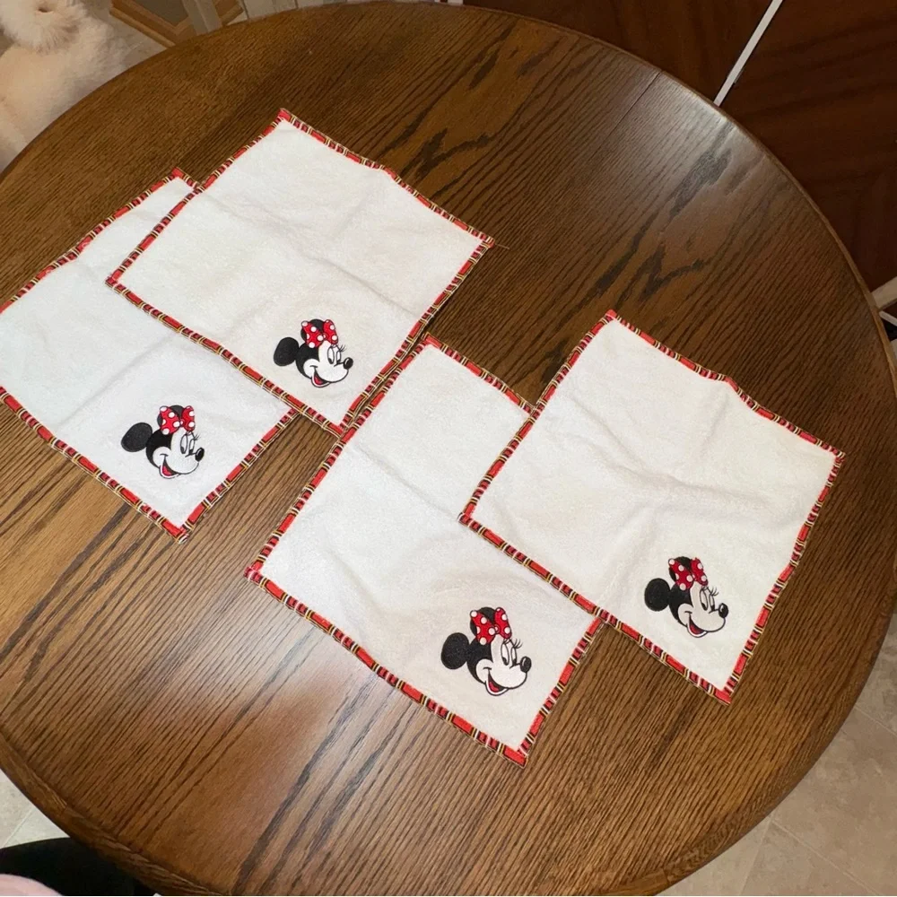 Walt Disney World Parks Minnie Mouse Set 4 Washcloth Plaid Trim NWT